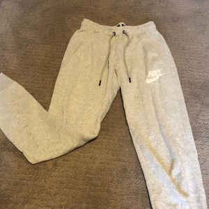 Women’s sweatpants Nike